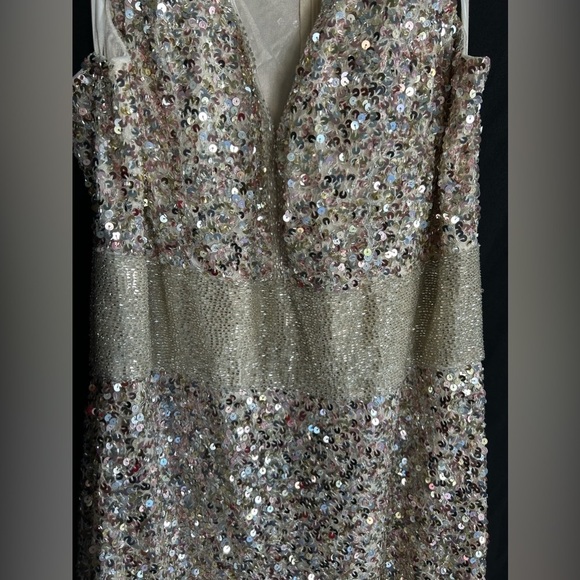 Mac Duggal 4930 NWOT SEQUINED SLEEVELESS V NECK COLUMN GOWN - Picture 6 of 8